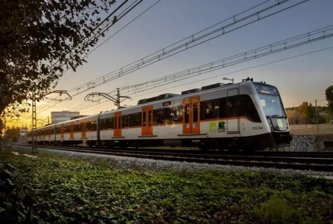 Al menos un muerto y 85 personas heridas tras colisión de trenes en Barcelona