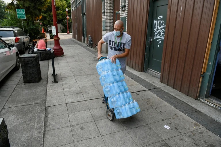 Ola de calor amenaza con dejar a más de la mitad de la población de EEUU “sudaítos”