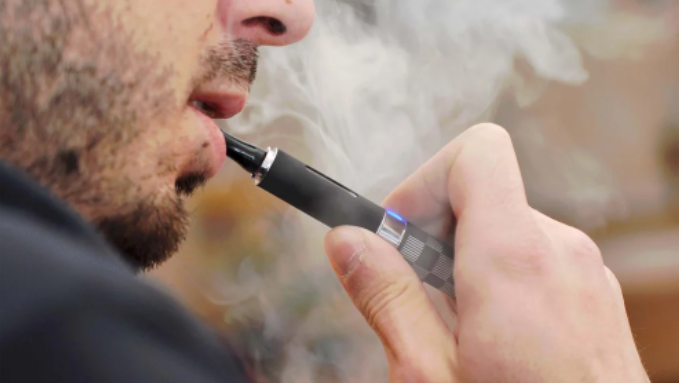 México prohibió el uso de vapeadores y cigarros electrónicos