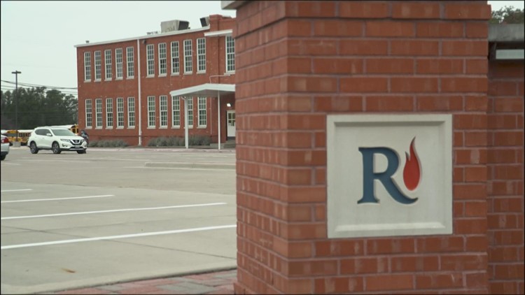 Detuvieron a estudiante con rifle AK-47 frente a escuela secundaria de Texas