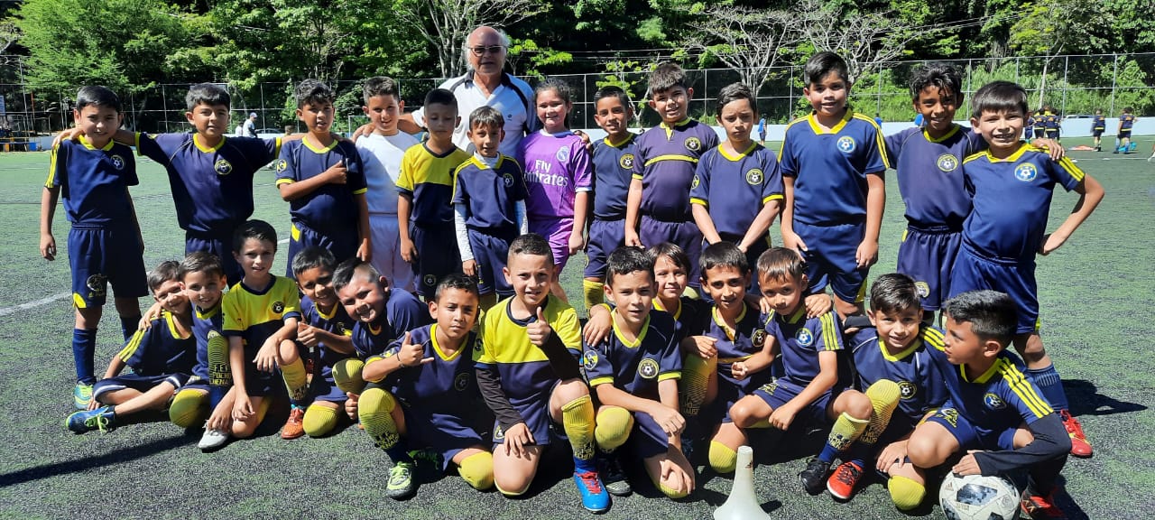 Un argentino muy criollito: “El Pocho” Echenause, 50 años apostando por las semillas del fútbol venezolano