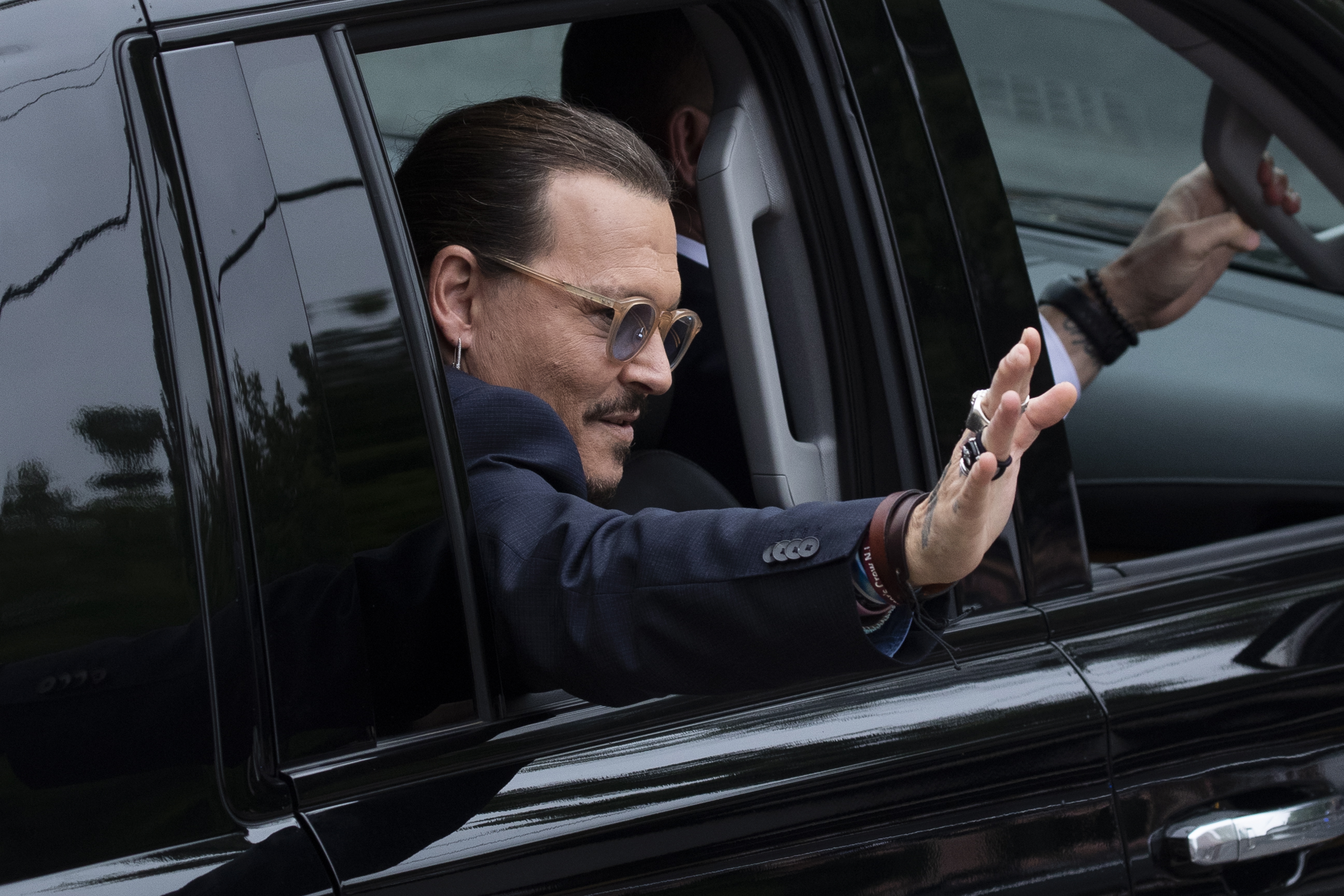 Johnny Depp evita a ir a juicio con un empleado que lo acusaba de agresión