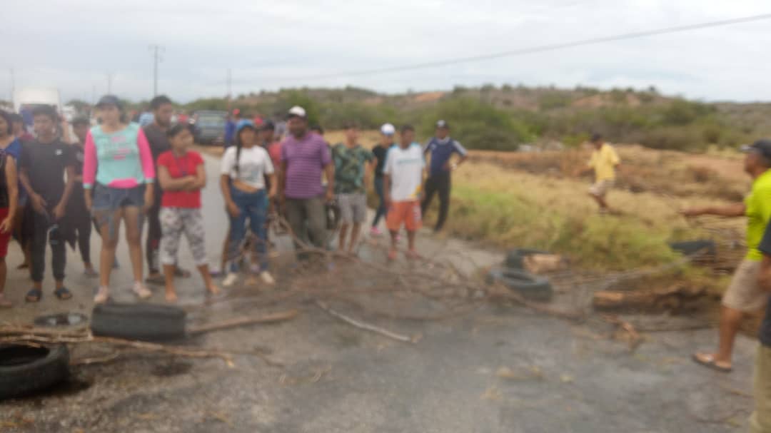 Los margariteños están “calientes” por tantas semanas sin agua… mientras Hidrocaribe mira “pa´ otro lado”