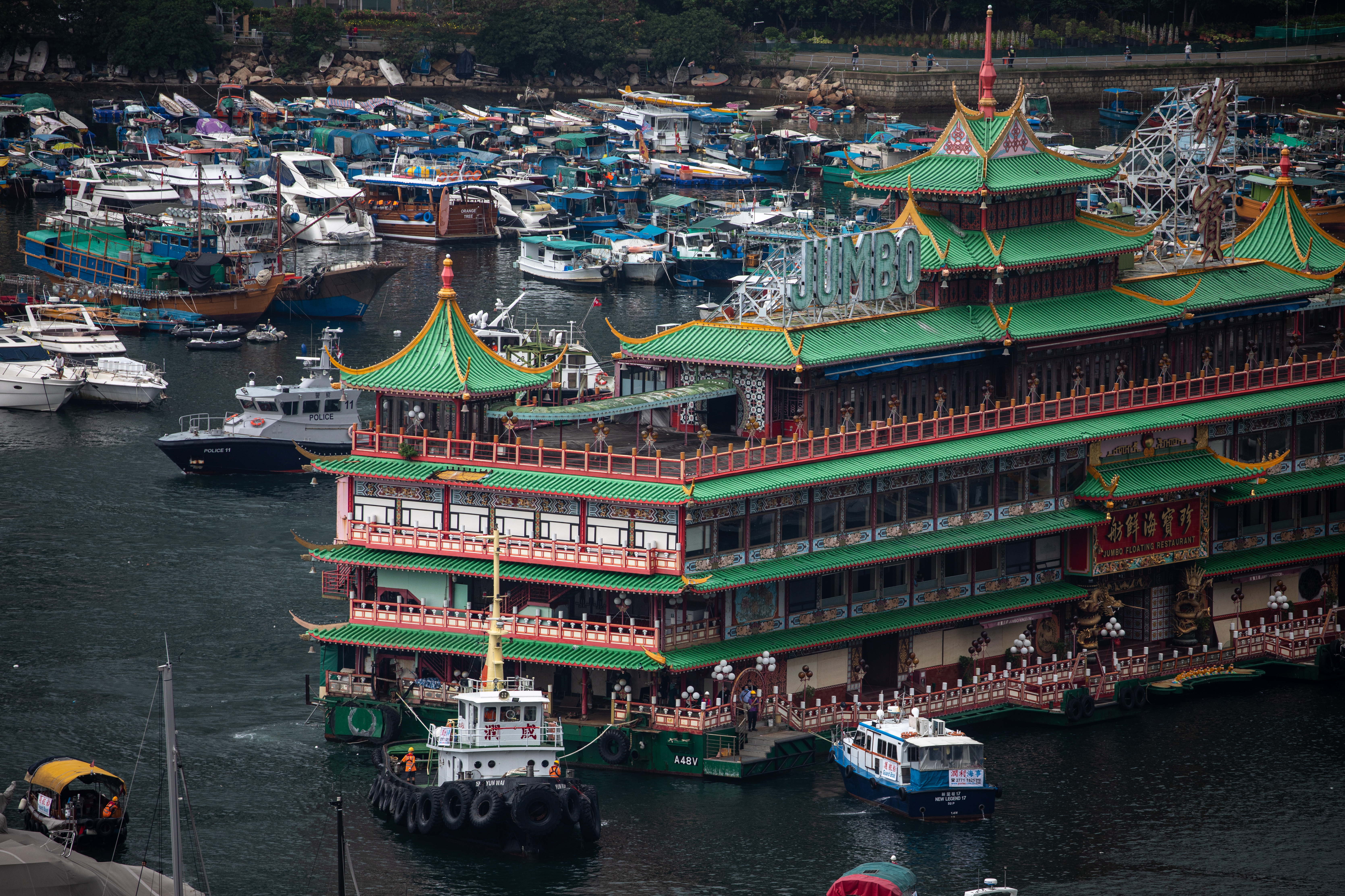 Crece el misterio en torno al restaurante flotante de Hong Kong