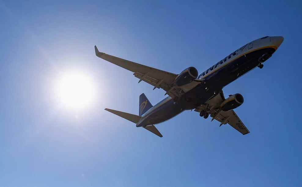 Avión de pasajeros que viajaba a Manchester estuvo a segundos de chocar en el aire