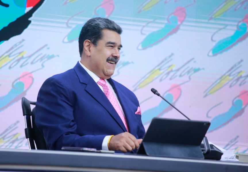 Maduro invitó a Macron a retomar compras del petróleo venezolano