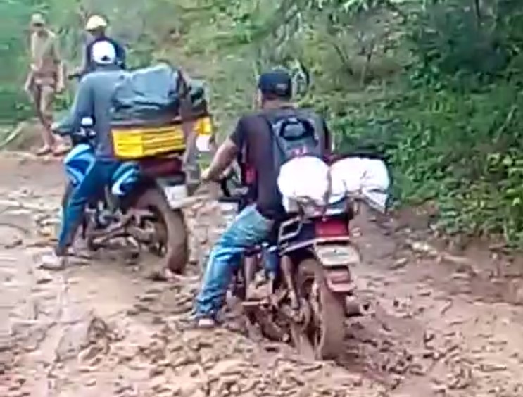 El calvario de los transportistas para trasladar mercancías en medio del desastre de las lluvias en Falcón (VIDEOS)