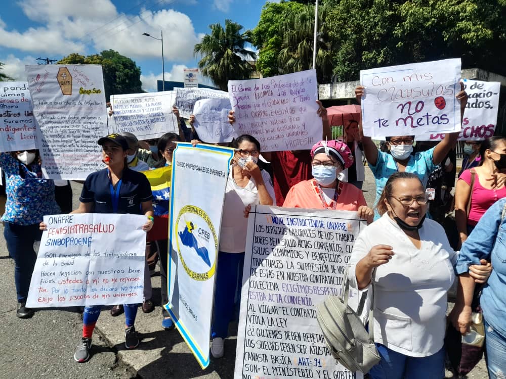 ¿Dónde están los reales?: El grito de los enfermeros de Barinas durante pancartazo (FOTOS)