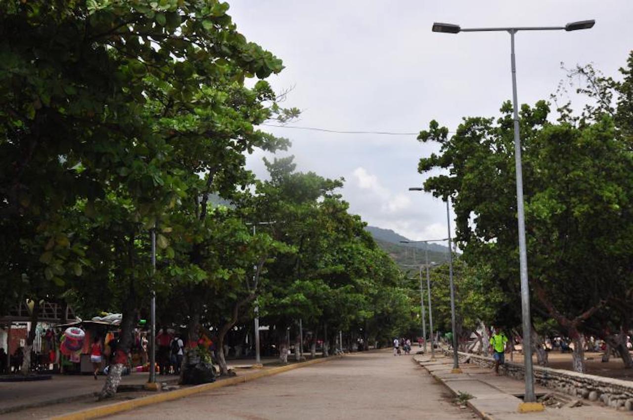 Abominable acto en Macuto: con ayuda de una adolescente, anciano violó a una niña de seis años