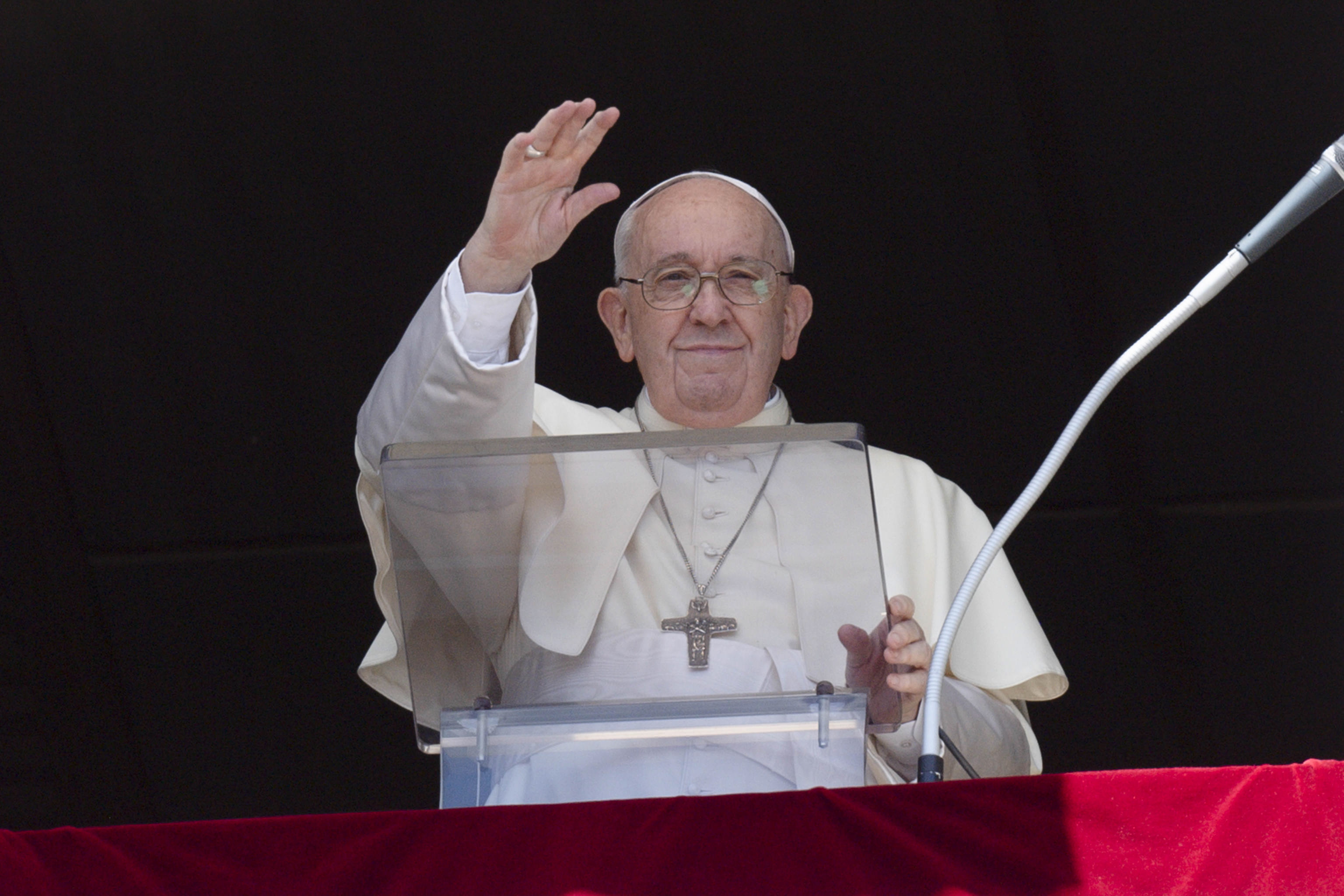 El papa Francisco llegó a Kazajistán para una visita de tres días