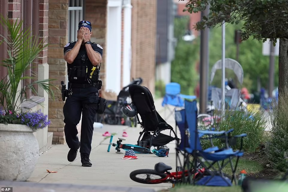 “Vi morir a una niña frente a mí”: El drama de los testigos tras masacre durante desfile del 4 de julio en Illinois