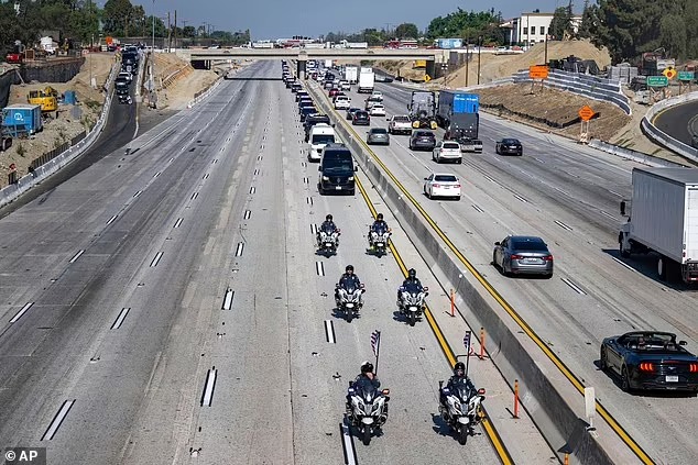 Niña de siete años murió al salirse por la ventana de un auto en movimiento en California