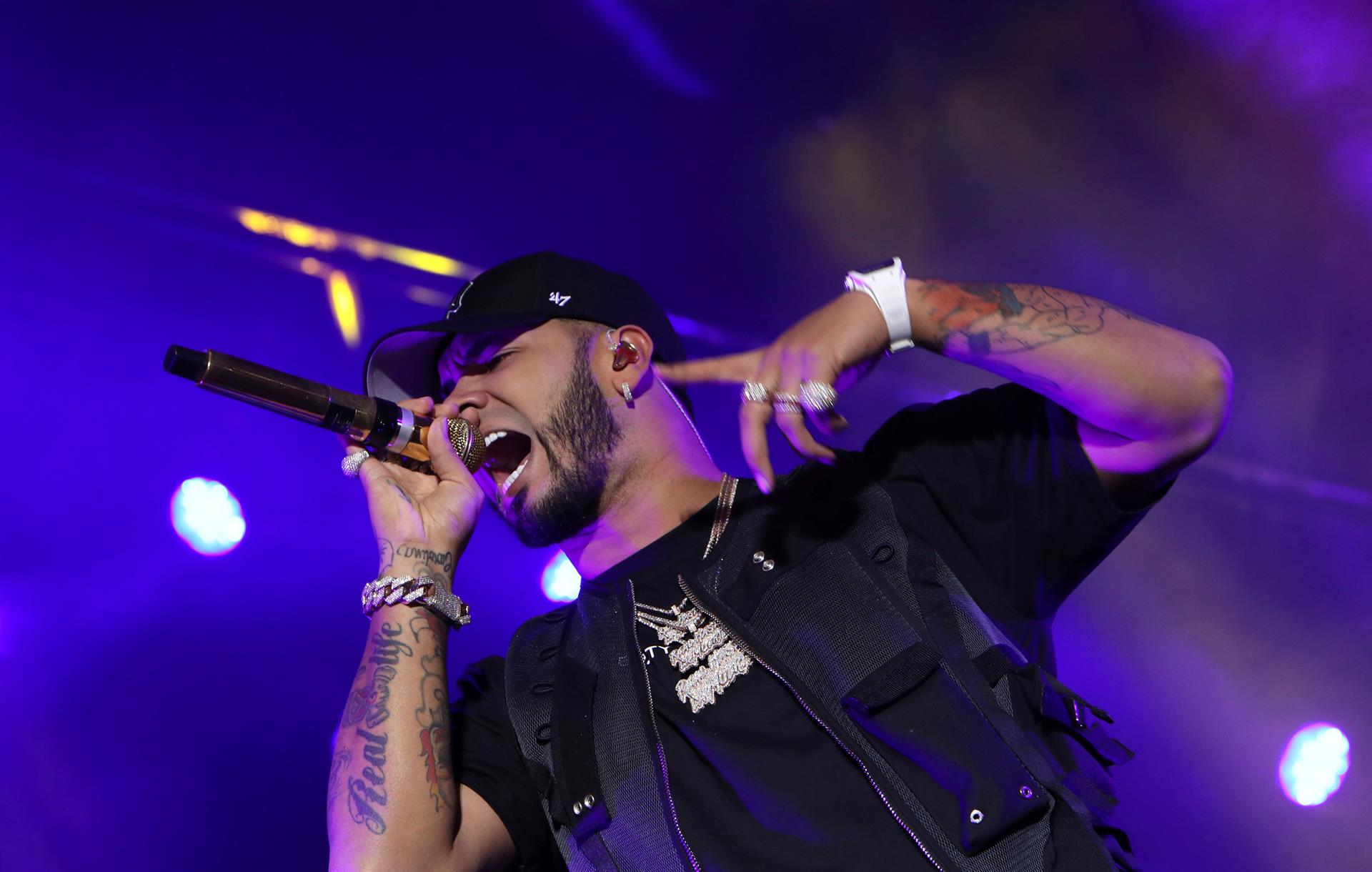 Anuel AA fue víctima de la delincuencia: lo robaron al salir de un concierto (VIDEOS)