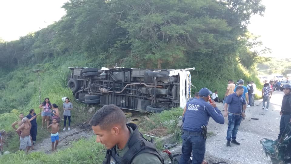 Colisión entre vehículo de la GNB y autobús dejó cuatro heridos en Charallave