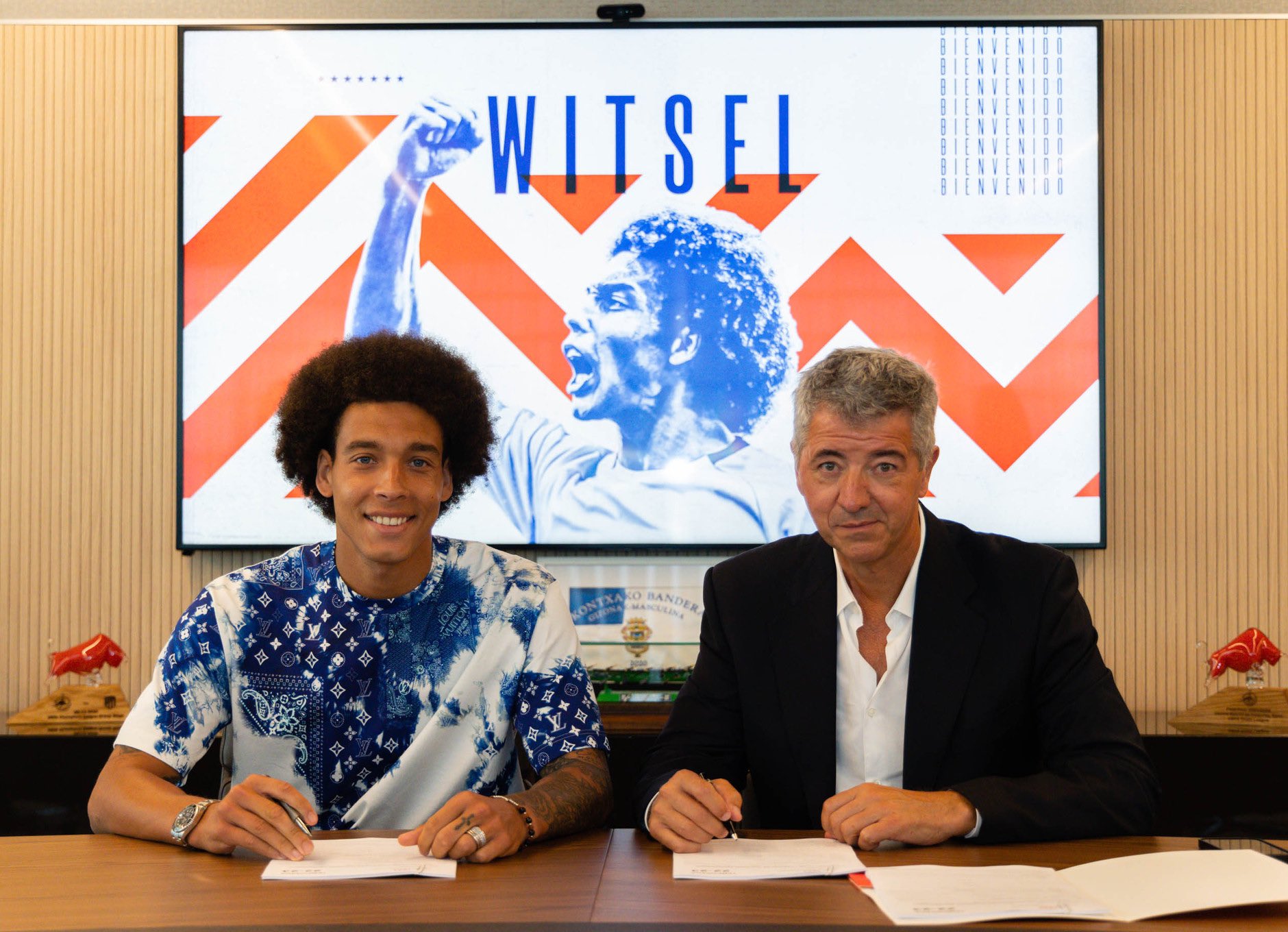 El Atlético de Madrid anuncia el fichaje del mediocampista belga Axel Witsel