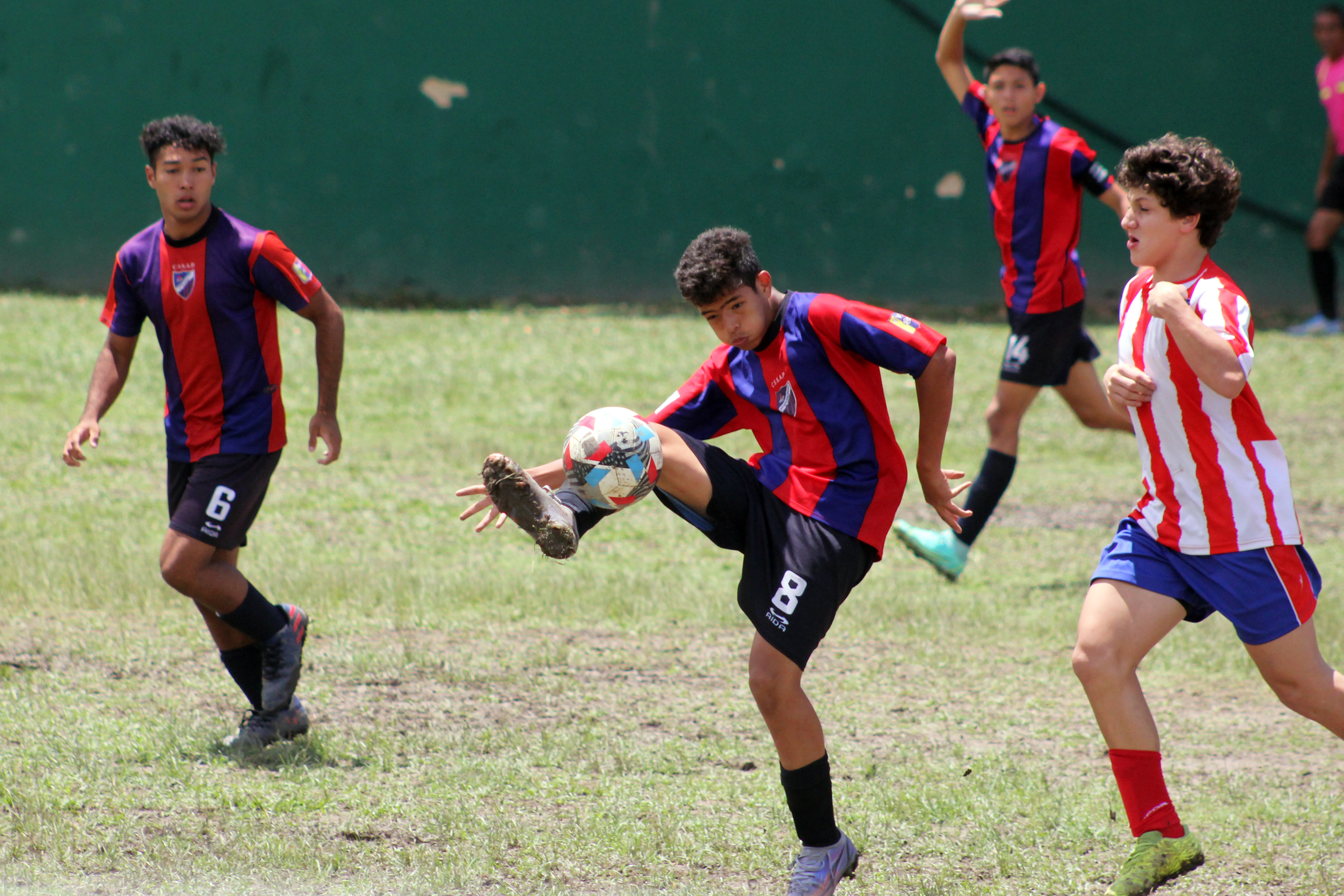 Las emociones no cesaron en la final de la Liga Colegial de fútbol de Venezuela (VIDEO)