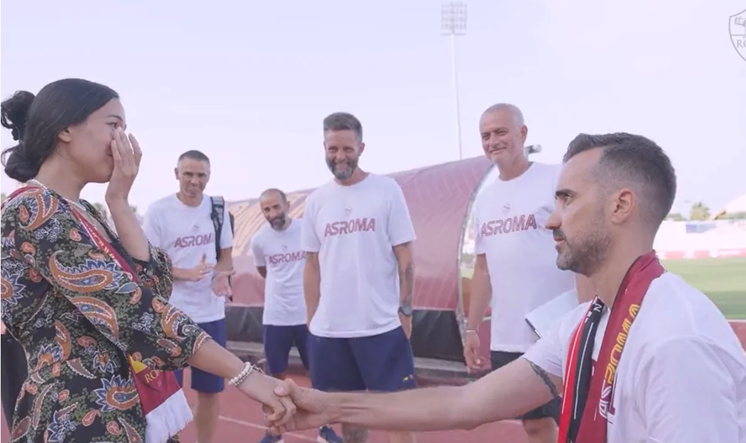 Mourinho presenció una propuesta de matrimonio fuera de serie y su reacción es viral (VIDEO)