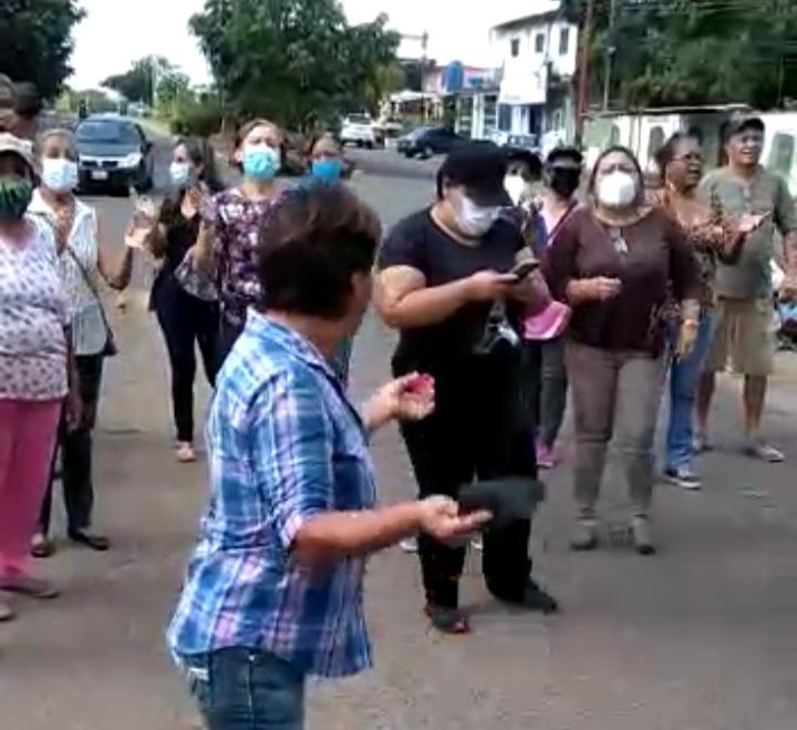 En Unare falta el agua desde hace tres años… pero la basura y las cloacas hediondas están a la orden del día (VIDEO)