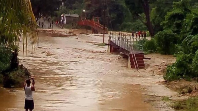 Comunidades de Güiria permanecen sin agua y numerosas familias damnificadas tras fuertes lluvias