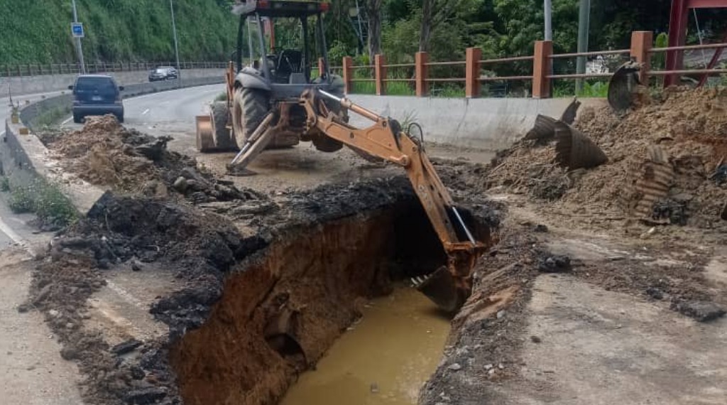 Cierran la carretera Panamericana en el Km 2 con sentido a Caracas por hundimiento de la vía