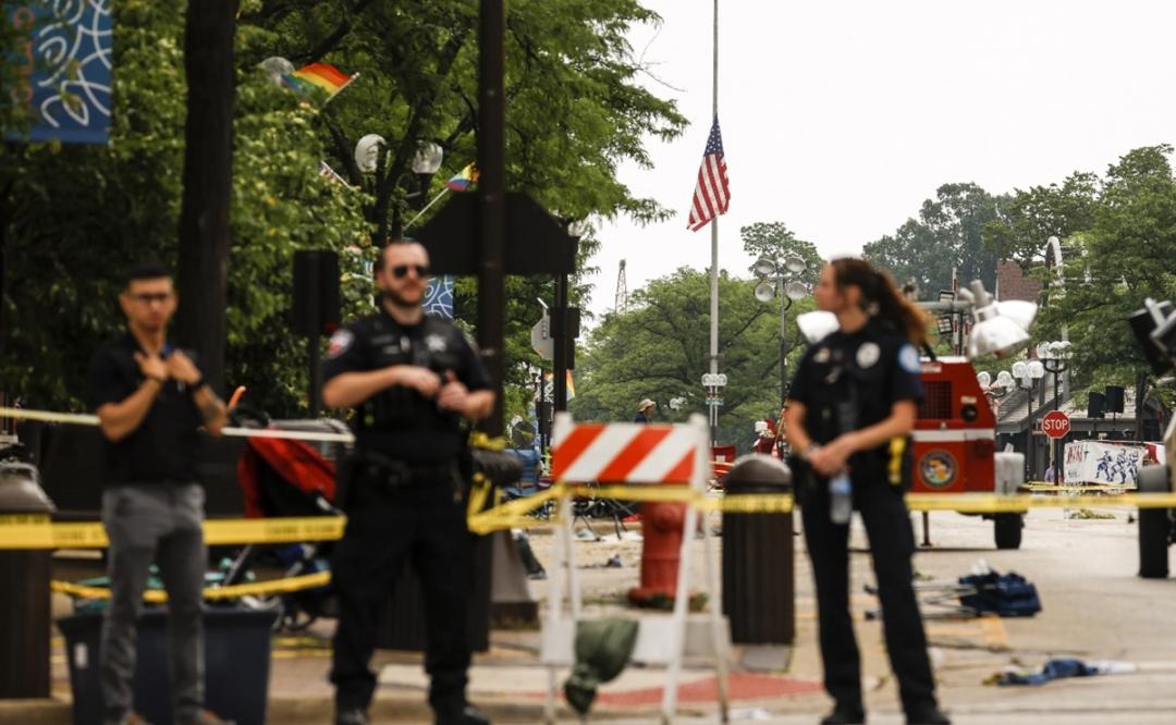 Por orden de Biden, la bandera ondeará a media asta después del tiroteo en Illinois