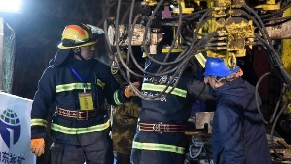 Al menos diez muertos en el derrumbe de una mina en China