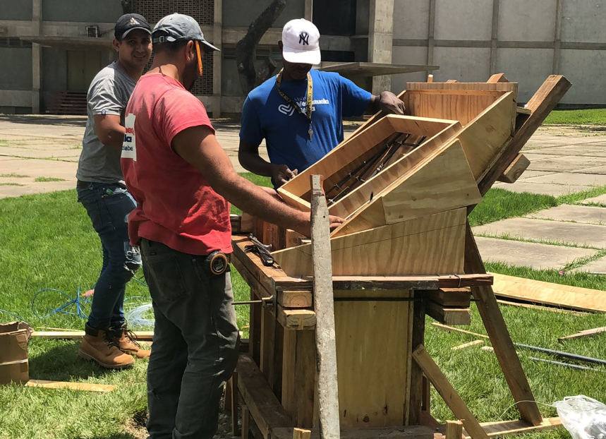 Chavismo levanta parapeto en honor a Jorge Rodríguez padre en “tierra de nadie” de la UCV