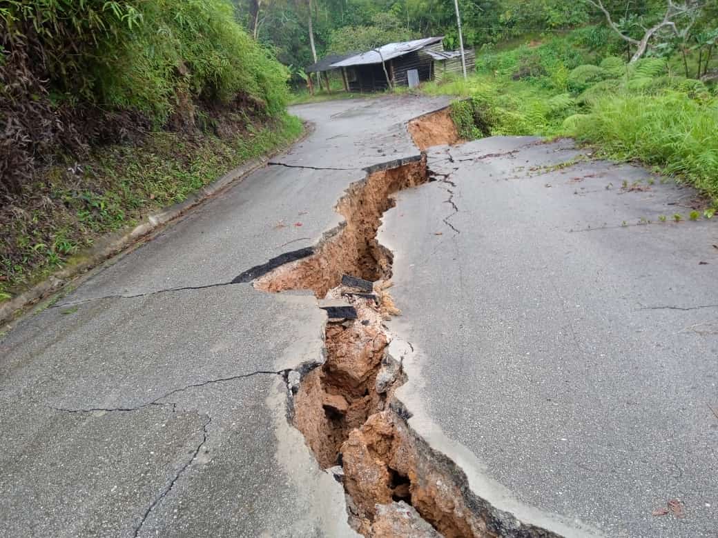 Principal vía agrícola de Santa Cruz de Mora en Mérida está a punto de colapsar