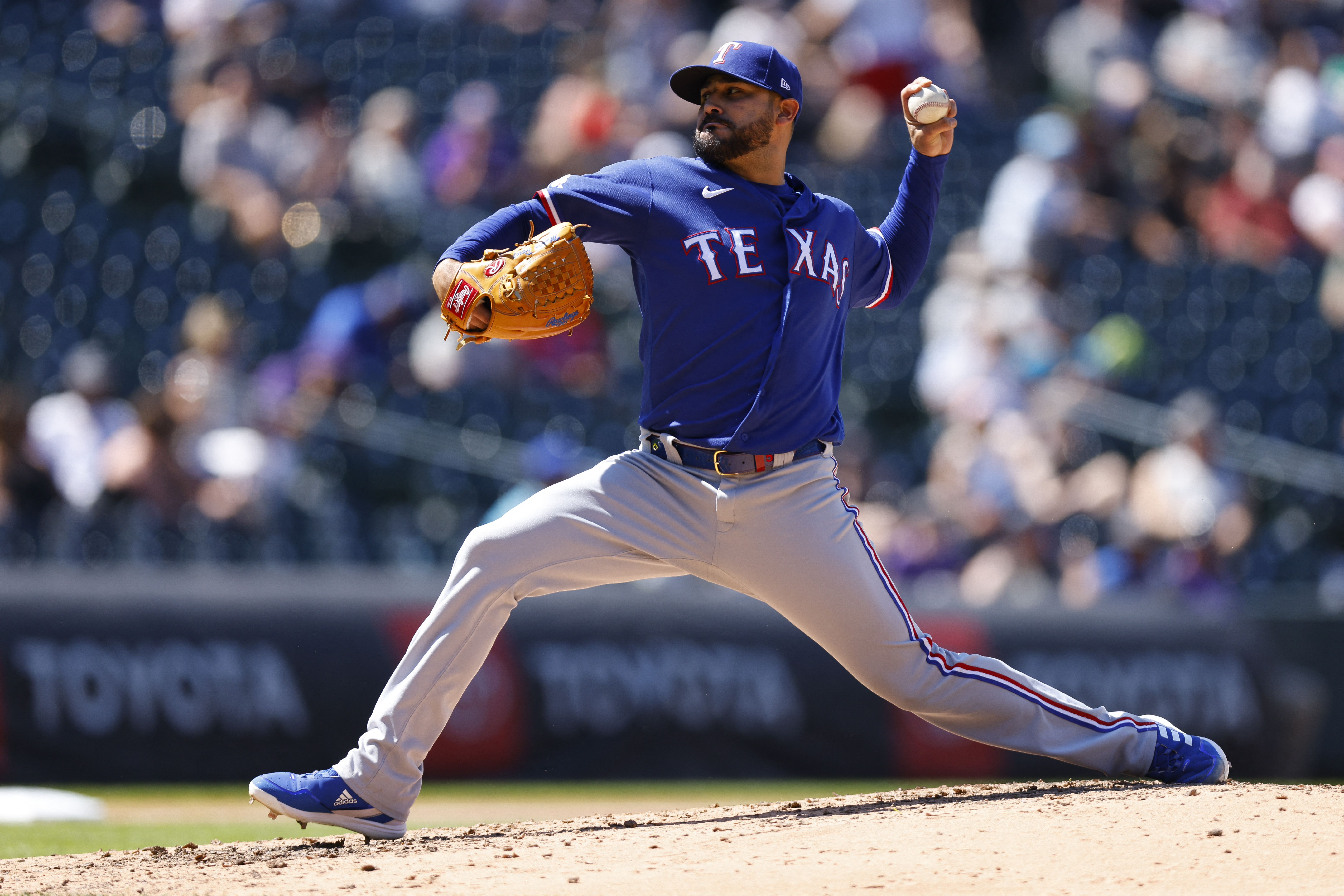 Martín Pérez sumó su décimo triunfo tras dominar a los Rockies