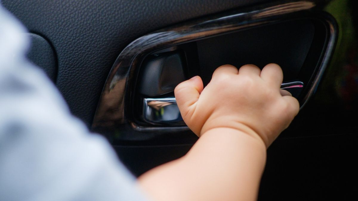 Niño de dos años murió sofocado de calor al quedar encerrado en un auto en Kansas