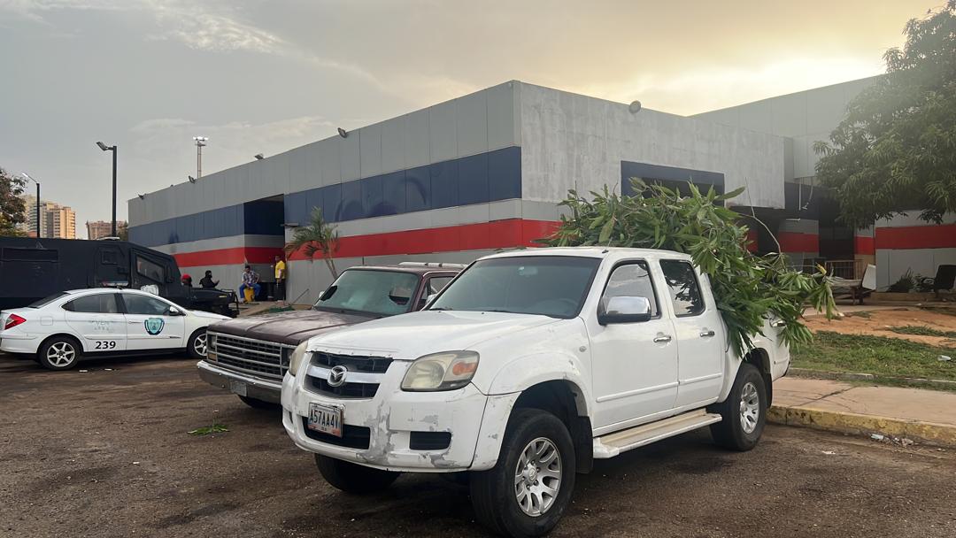 En Maracaibo, a los “cochinos” les llegó su hora: 600 dólares “por el pecho” si lanzas basura a la calle