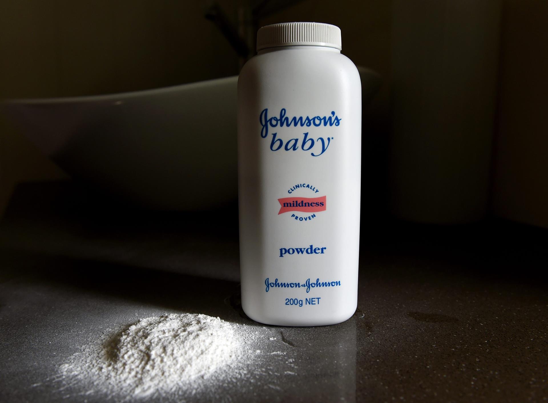 Johnson & Johnson ofreció una millonada para resolver las demandas por el cáncer provocado por su talco en EEUU