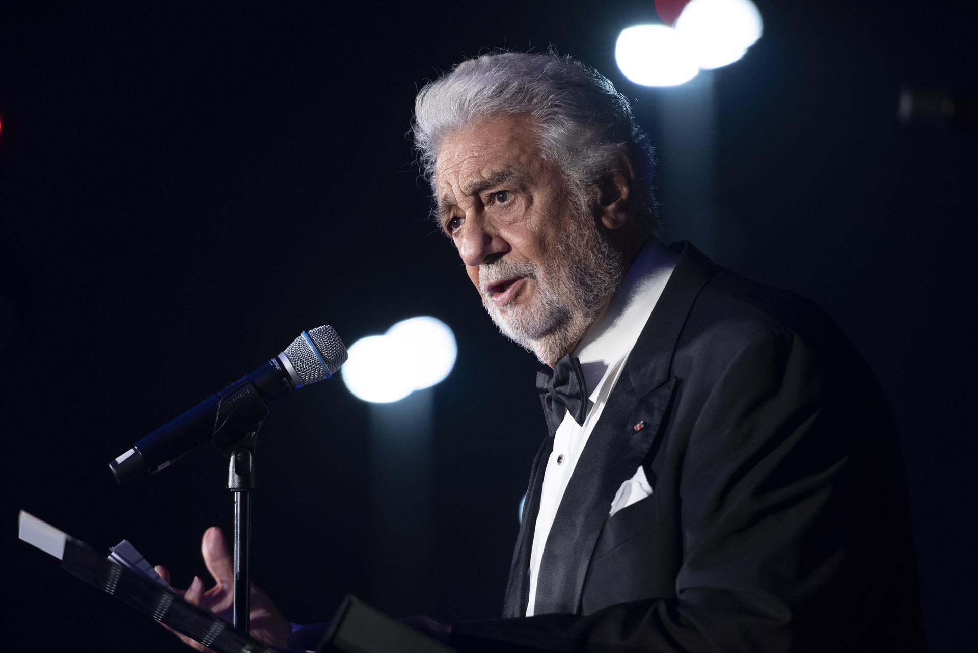 Plácido Domingo niega acusaciones sobre presuntos vínculos con secta de trata de personas