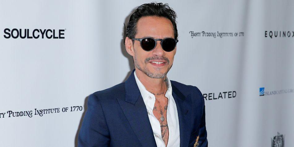 Marc Anthony pidió un aguardiente y le dieron un botellazo en Medellín (Video)