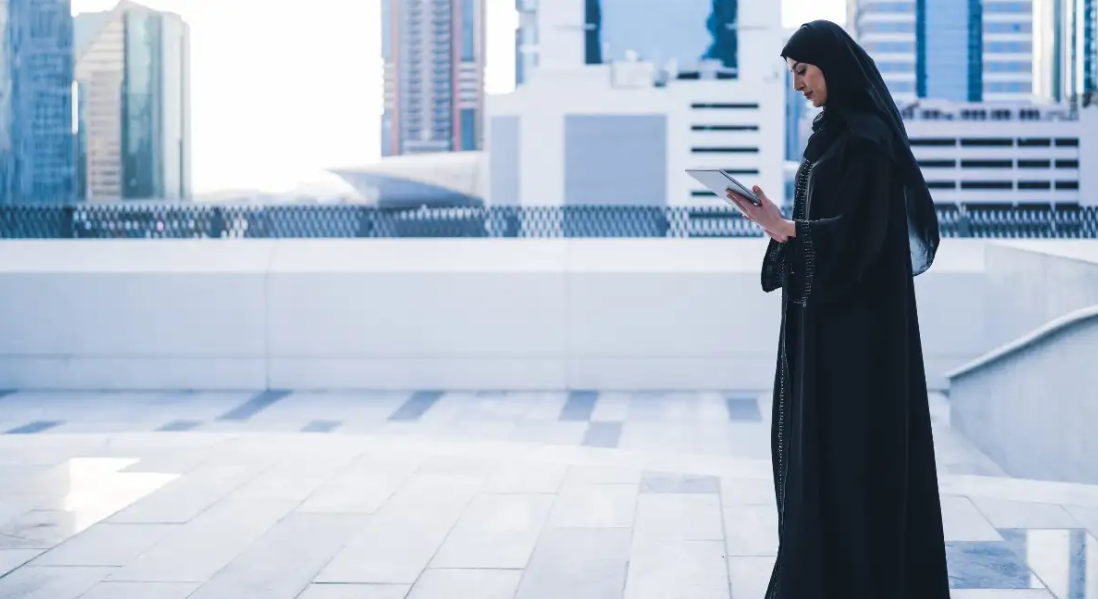 Arabia Saudita condenó a 45 años de cárcel a una mujer por usar las redes sociales