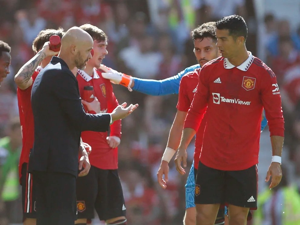 Tras su regaño público a Cristiano Ronaldo, entrenador del United reitera que el portugués “se queda” en el equipo