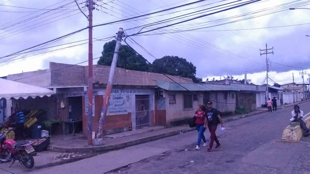 Explosión de transformadores mantiene sin luz al centro de Punta de Mata y Corpoelec “anda relajado”