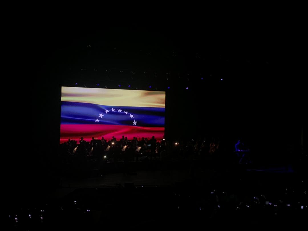 Samo enamoró al público caraqueño con su concierto sinfónico en el Teresa Carreño (VIDEOS)