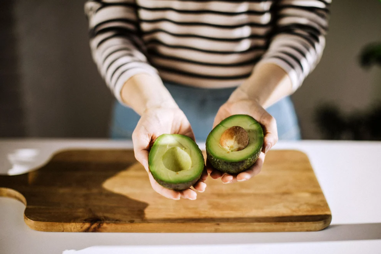 Esto es lo que pasa en tu cuerpo si comes aguacate todos los días, según la ciencia