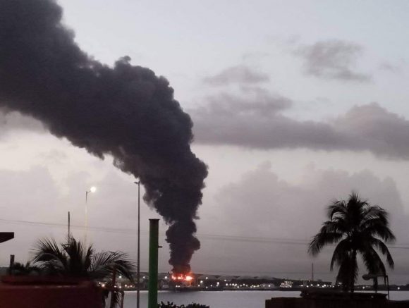 Las IMÁGENES más impactantes del incendio que mantiene en vilo a los habitantes de Matanzas en Cuba