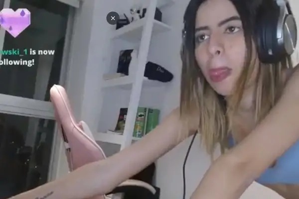 Streamer famosa fue baneada de Twitch por tener sexo en directo: las pruebas en su contra (VIDEO)