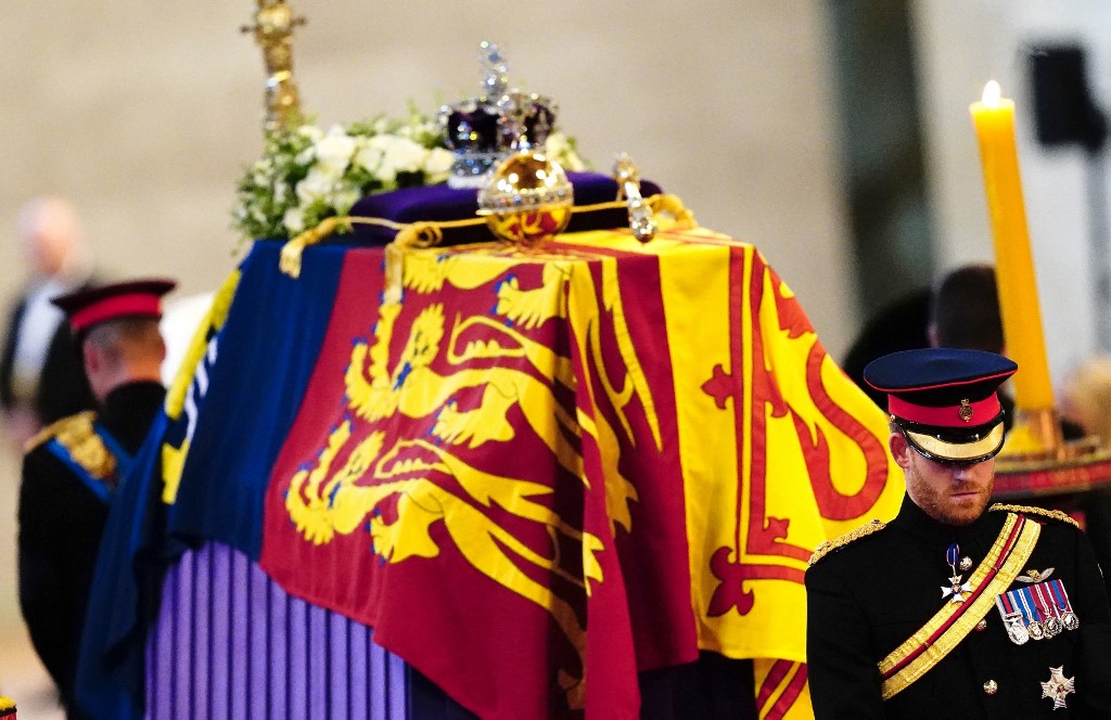 Último día de capilla ardiente de la reina Isabell II antes del funeral de Estado (VIDEO)