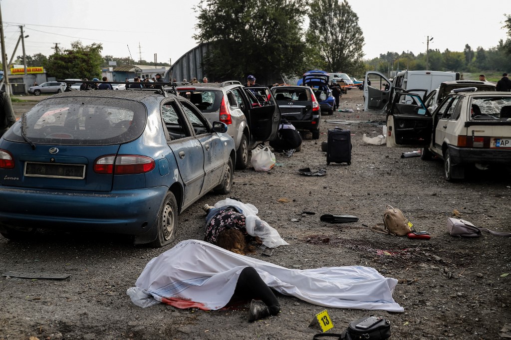 Rusia ataca con misiles un convoy humanitario en Zaporiyia: reportan al menos 25 muertos