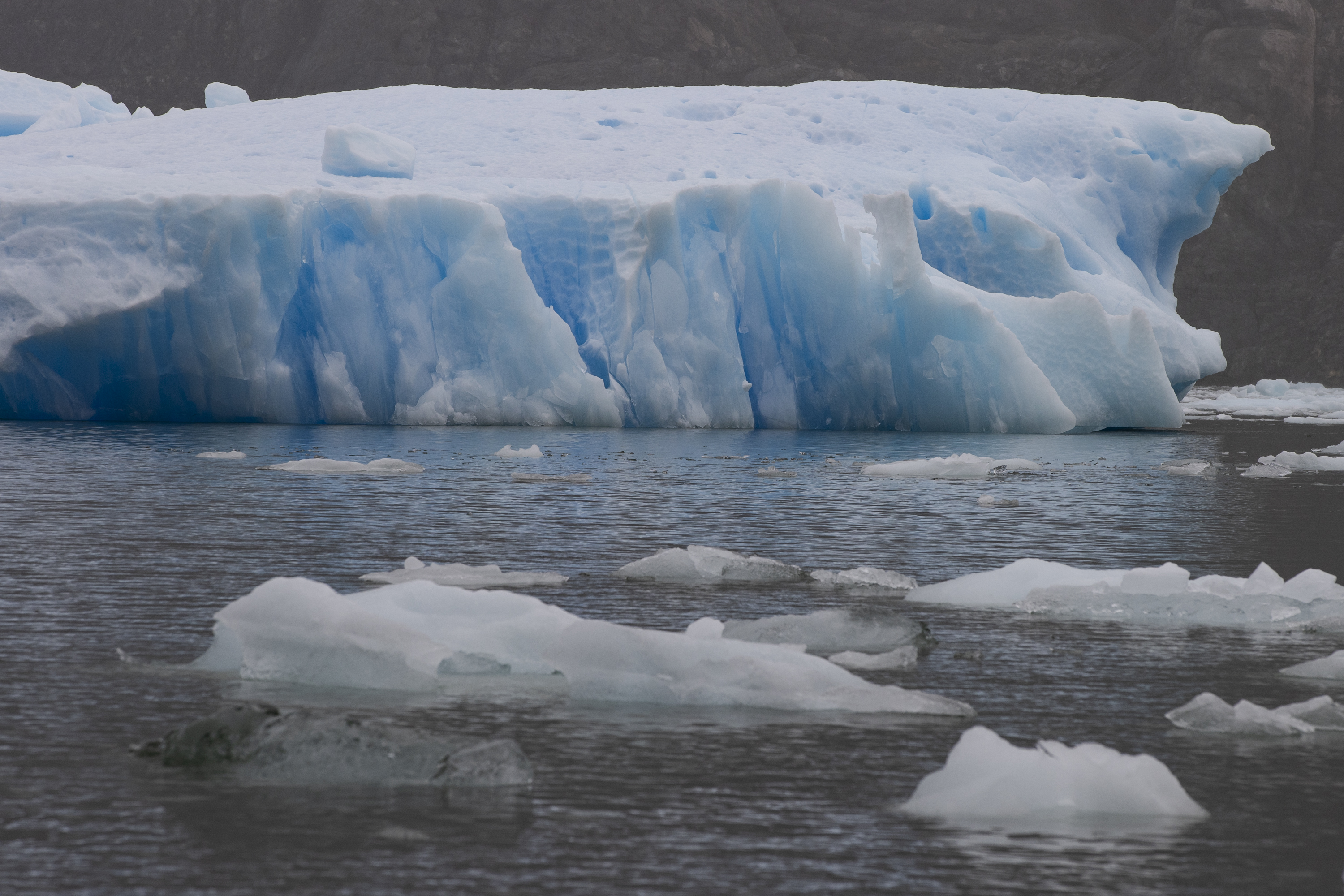 Impresionante desprendimiento de un glaciar en Chile causado por las altas temperaturas (VIDEO)