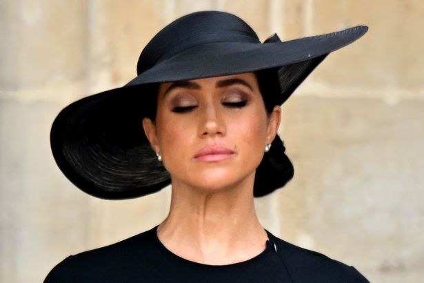 Juzgue usted: aseguran que las lágrimas de Meghan Markle llorando por la reina son un show mediático (Fotos)