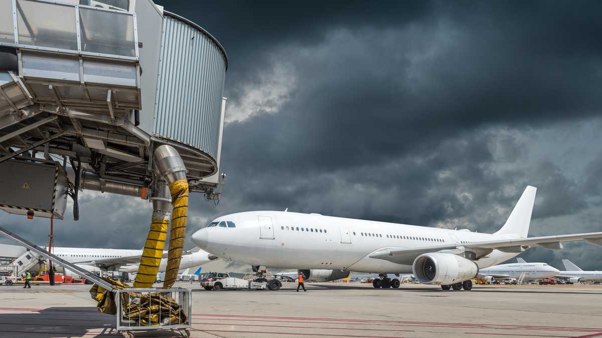 ¿Qué pasa con los vuelos en los aeropuertos de Florida y cuándo volverán a operar?