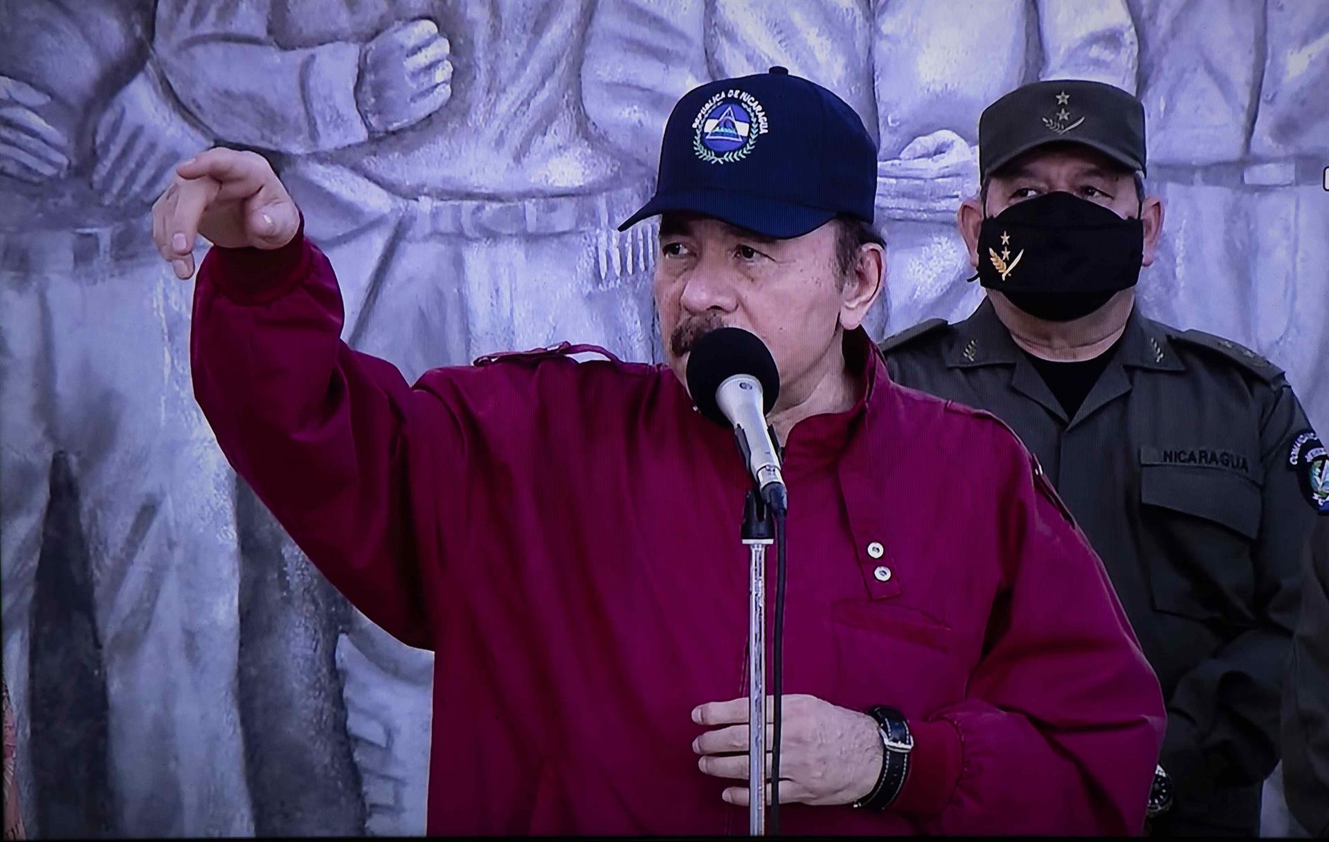 Ortega llamó “perrito faldero” a Boric y “pobre negro” a funcionario de EEUU