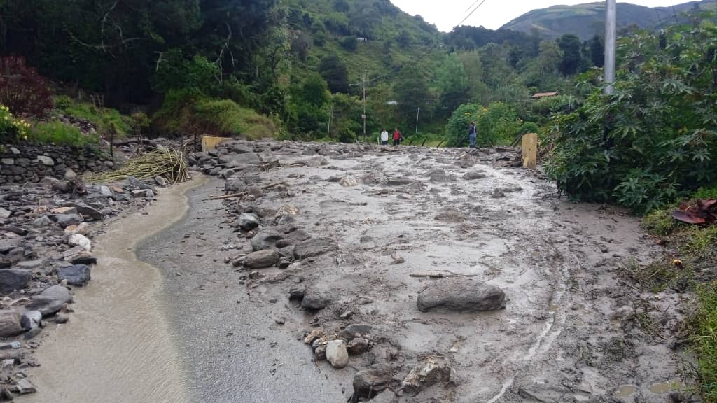 EN FOTOS: Carretera Trasandina sin paso vehicular en sector Cacute por desborde de quebradas #30Sep