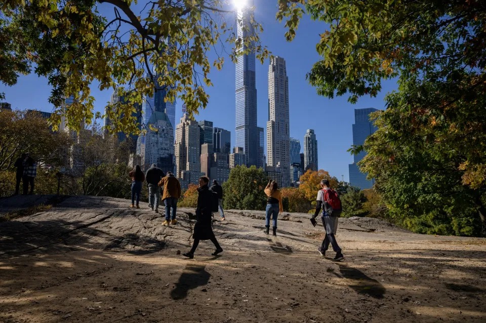 VIDEO: Latino se hace VIRAL en TikTok al revelar cuánto gana vendiendo bebidas en Central Park