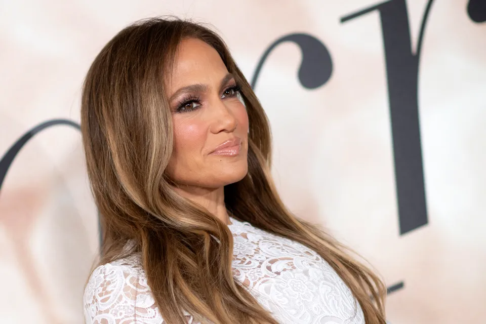 EN VIDEO: JLo fue pillada haciendo compras en un mercado popular de Los Ángeles